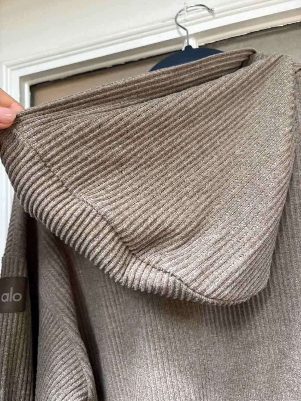 ALO Yoga Muse Rib-Knit Hoodie in Olive Tree Size Medium - Picture 8 of 16